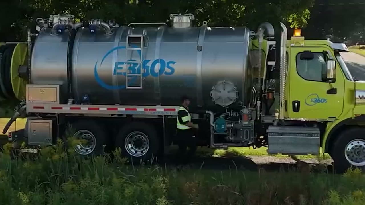 Camion E360S de vidange de fosses septiques
